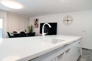 Beachfront Haven - Perfect for Groups - 2