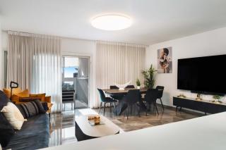 Beachfront Haven - Perfect for Groups - 0