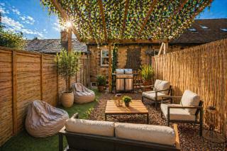 Peak District Cottage l Views, Garden, BBQ & Walks - 0