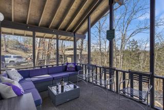 Grand Ridge Retreat w Decks, TVs and Pool Access - 9