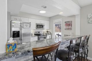 Grand Ridge Retreat w Decks, TVs and Pool Access - 8