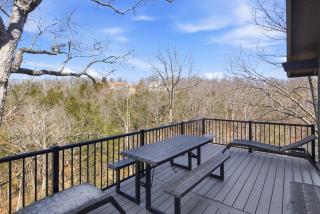 Grand Ridge Retreat w Decks, TVs and Pool Access - 7