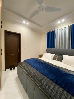 E11 Capital Crown Guest House - 0