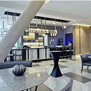 Luxury 1-Bedroom Apartment with Stunning Sandton Views - 9