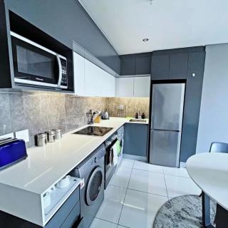 Luxury 1-Bedroom Apartment with Stunning Sandton Views - 6