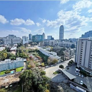 Luxury 1-Bedroom Apartment with Stunning Sandton Views - 1