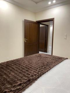 E11 Capital Crown Guest House - 4