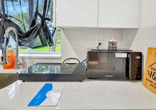 Modern 1BR Suite near MIA Free Parking - 7