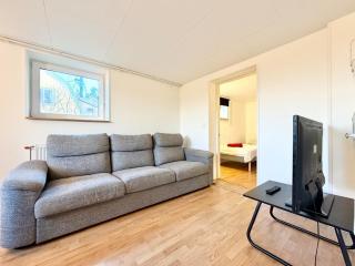 Work-Ready 3BR Home - 6 Single Beds - 10 Min to Volvo - 8