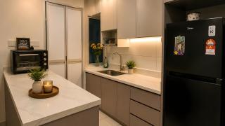 Peaceful Couple Stay - Pool, Metro & Shops Nearby - 4
