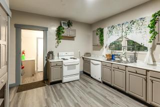 Walk to University & Hospital! Inviting Dayton Gem - 3