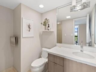 Spacious 2BR Island Retreat with Ocean Views - 6