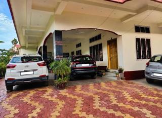 Pine & Peak Homestay - 8