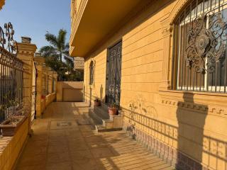 Prime 1st floor Apt 250m - 2
