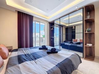Azura 3BR with Jacuzzi Rooftop and BBQ - 1