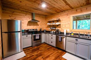 Buttercup - Cozy Retreat - Central - WiFi - 8
