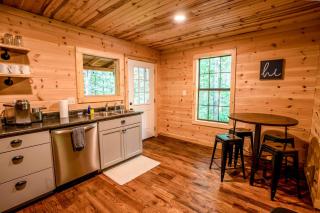 Buttercup - Cozy Retreat - Central - WiFi - 6