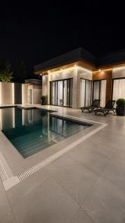 Luxury 3 Bedroom Modern House with Private Swimming Pool - 0