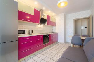 18-90b Kvartet, Vasyl Lypkivskyi 16b, Kyiv, railway station, metro nearby, stunning city view, Petrovdom Apartment - 4