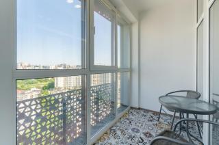 18-90b Kvartet, Vasyl Lypkivskyi 16b, Kyiv, railway station, metro nearby, stunning city view, Petrovdom Apartment - 7