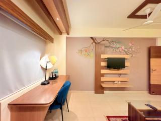 Wildberrys Suites - Complementary Breakfast - Executive Room with Living room - Swimming Pool - Restaurant - Free Parking - 3