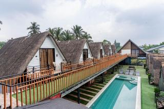 DELUXE ROOM - Good for 2 Pax - 6