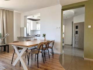 City Host 1 Maja 66 Dwupoziomowy Apartament z Parkingiem - 2