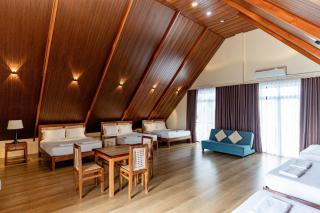 FAMILY ROOM 1 - Good for 12 Pax - 9