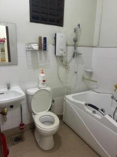 Private 1-Bedroom Upstairs Suite-Megah Ria - 4