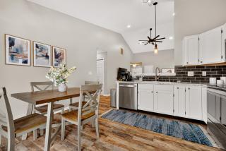 4BR Greenwood IN Extended & Monthly Stays - 2