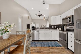 4BR Greenwood IN Extended & Monthly Stays - 1