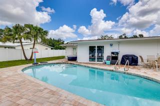 Mid-Term Stay in Sarasota! Home w/ Pool & Hot Tub - 0