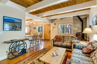 Walk to Regan Beach! Cozy Cabin w/ Private Hot Tub - 5