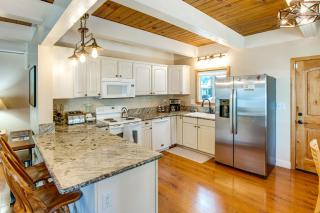 Walk to Regan Beach! Cozy Cabin w/ Private Hot Tub - 3