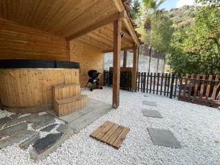 Ktima Terra, Mountain Retreat with Private Jacuzzi - 8