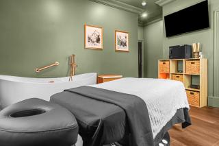 Chateau Avalon Hotel & Spa - 2