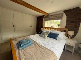 2BR Countryside Pebble Cottage Retreat - 8