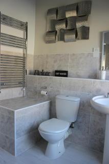 The Hampton Beautiful 3 Bedroom House with Conservatory & Garden - 8