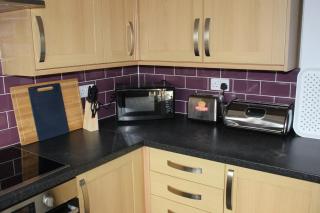The Hampton Beautiful 3 Bedroom House with Conservatory & Garden - 3