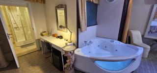 Love Suite JACUZZI - 8