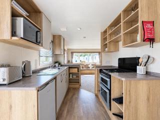 Homely caravan with side decking at Pakefield Holiday Park, Suffolk ref 68071CR - 6