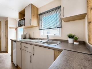 Homely caravan with side decking at Pakefield Holiday Park, Suffolk ref 68071CR - 4