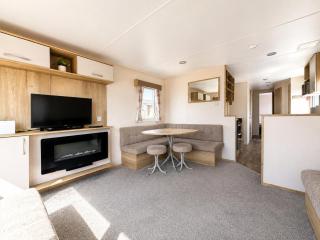 Homely caravan with side decking at Pakefield Holiday Park, Suffolk ref 68071CR - 2