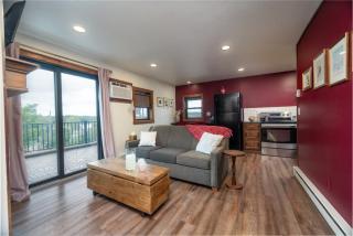 Full Kitchen Private Deck Lounge Downtown - 6
