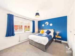 Abington Green by Harrier Heights Stays - Kettering - 5 Bed - 2 Bath - Parking - 7