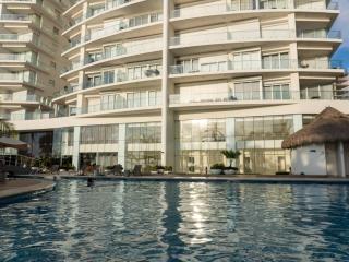 Luxury condo with balcony and front ocean view - CM806 - 7