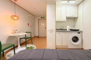 31Hongdae Station Area, Yeonnam, Hongdae Street, 15 Minutes from Itaewon, Single Accommodation, Fully Furnished - 0