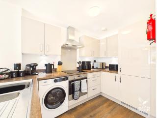 Abington Green by Harrier Heights Stays - Kettering - 5 Bed - 2 Bath - Parking - 9