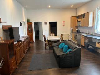 Rühige Wohnung mit 4 Schlafzimmer und Kamin - 0