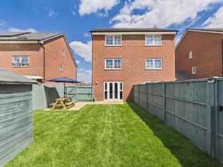 Abington Green by Harrier Heights Stays - Kettering - 5 Bed - 2 Bath - Parking - 5